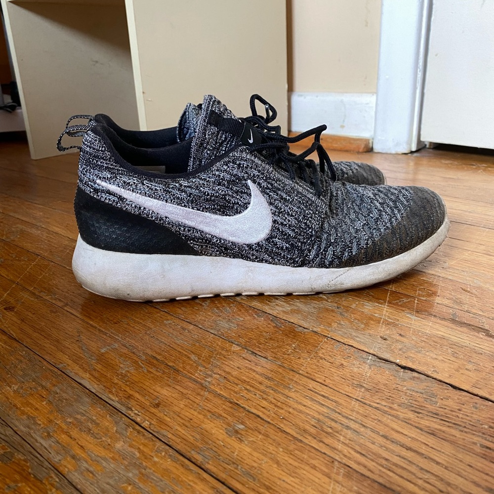 Nike Roshe Fly Knit Sneakers